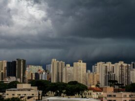 Alerta do INMET prevê tempestade e granizo em quase todo o Paraná