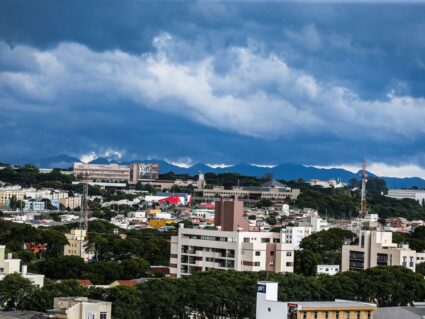 Chuvas intensas no Paraná: mais de 60 cidades em estado de alerta