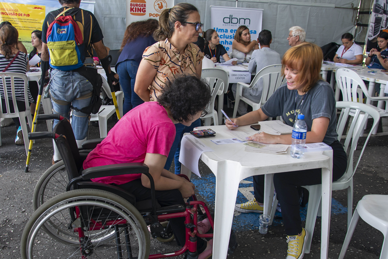 Curitiba promove novo mutirão de empregos para pessoas com deficiência