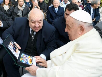 Rafael Greca se encontra com Papa Francisco, no Vaticano