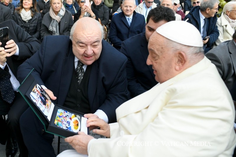 Rafael Greca se encontra com Papa Francisco, no Vaticano