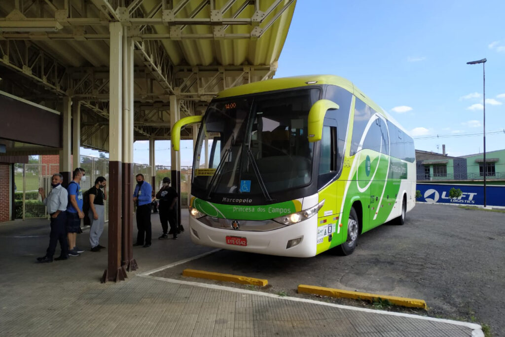 Idosos terão passagens gratuitas nos ônibus intermunicipais no Paraná; entenda funcionamento