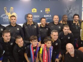 Jogadores do Barça Legends visitam crianças no Hospital Pequeno Príncipe