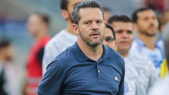 Argel Fuchs é confirmado treinador do Paraná Clube em 2025