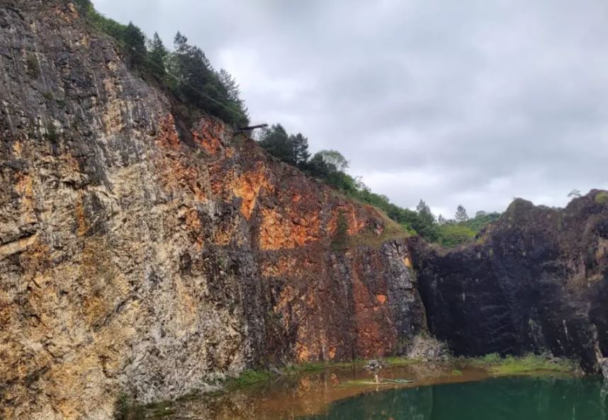 Parque em que mulher morreu após salto de bungee jump está interditado