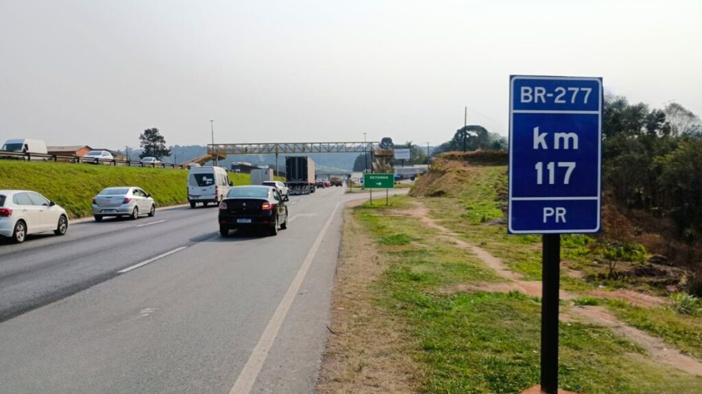 Primeiro feriado prolongado do semestre deve levar 302 mil veículos às rodovias do Paraná