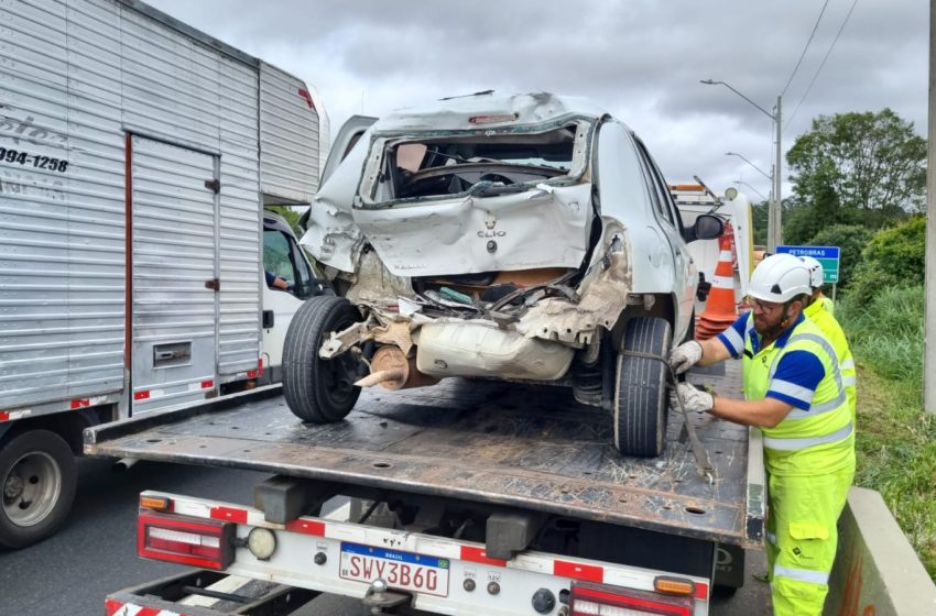 Engavetamento entre carros e caminhão deixa feridos na Rodovia do Xisto