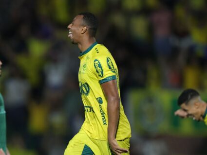 Com gol contra bizarro, Coritiba dá vexame e é goleado pelo Mirassol