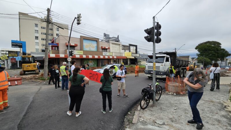 Licença ambiental de obra na Arthur Bernardes prevê mais cortes de árvore do que o divulgado; moradores protestam