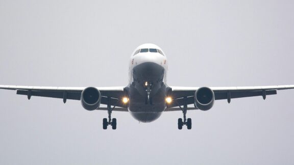 Queda no preço de passagens aéreas contribuem para redução da inflação em Curitiba