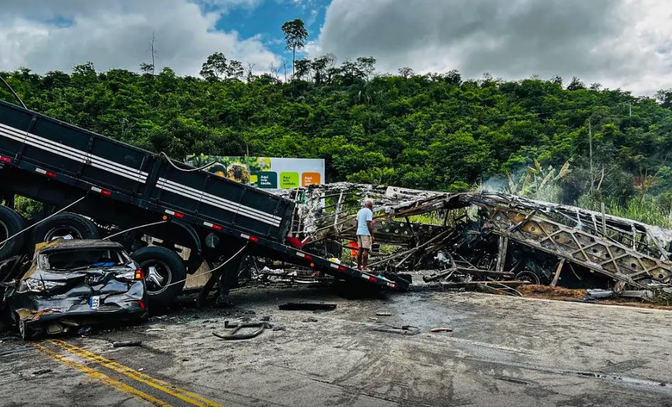 38 mortos: motorista de carreta de acidente na BR-116 fugiu para o Espírito Santo