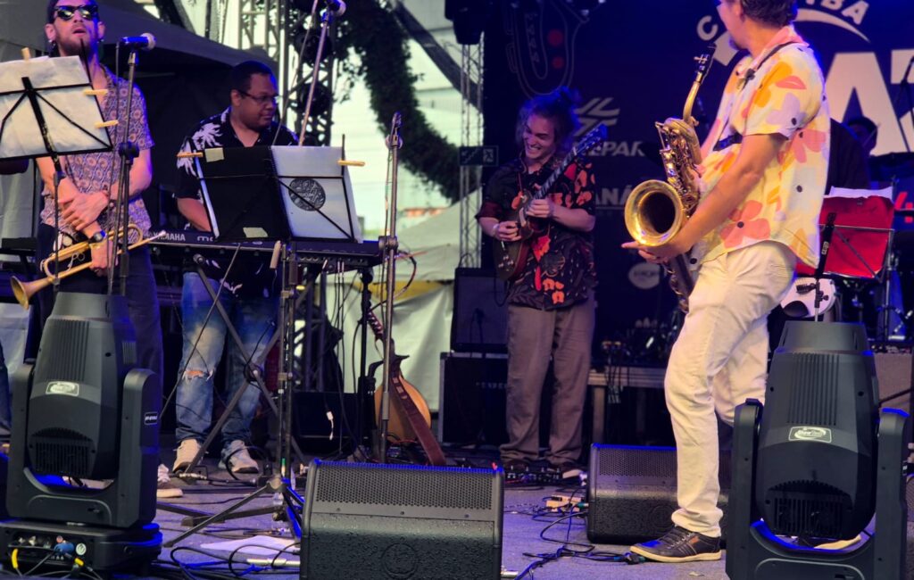 Banda Urucum levanta público no Jazz Curitiba