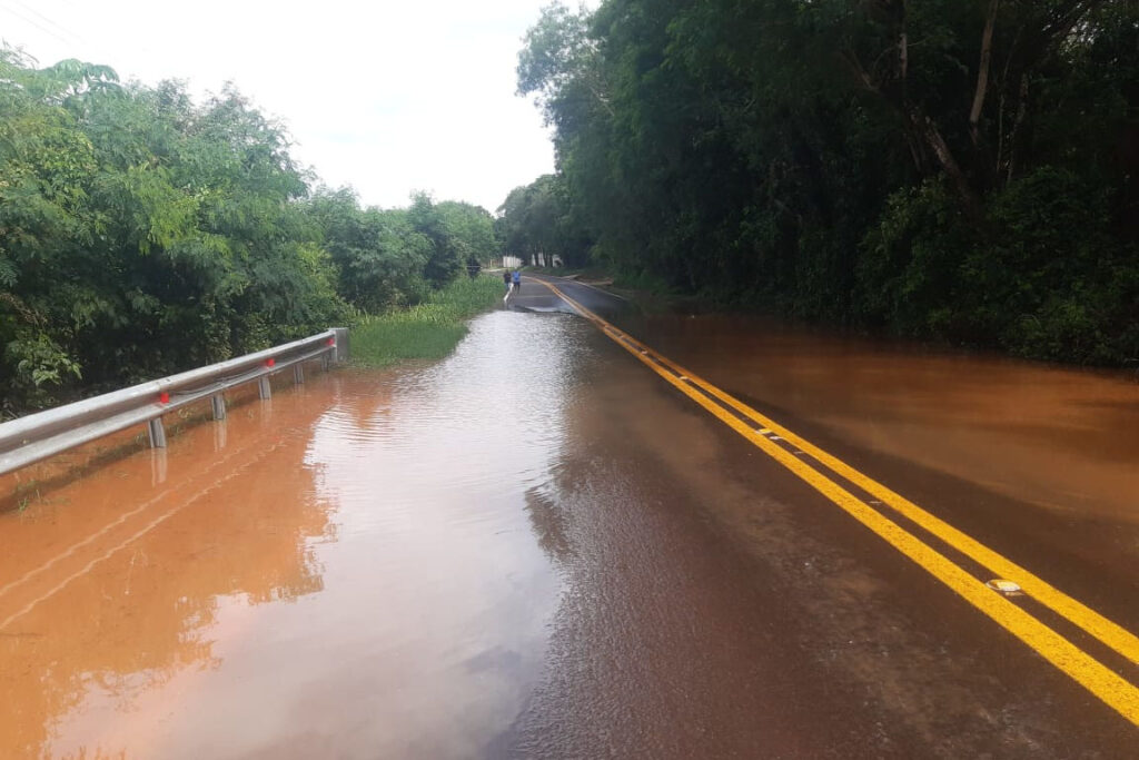 Chuva provoca interdições totais em rodovias do Paraná, afirma DER/PR