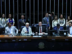 Congresso promulga emenda à Constituição para cortar gastos do governo