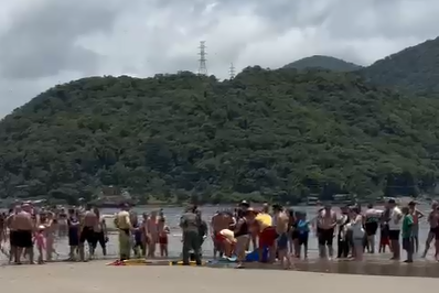 Criança e adolescente se afogam no Balneário Caieiras, em Guaratuba