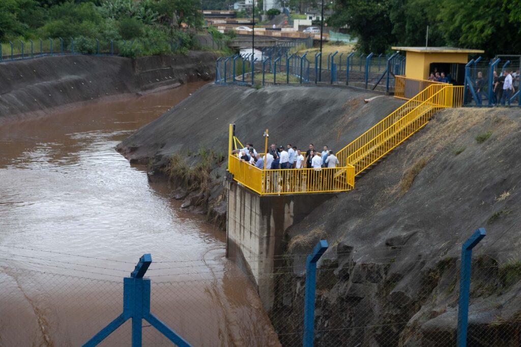 Obra que reduz risco de enchentes em Francisco Beltrão é inaugurada 2