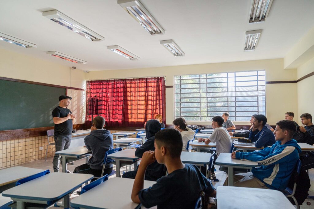 Paraná contrata mais de 1,1 mil professores e fará progressão de carreira para 10 mil docentes