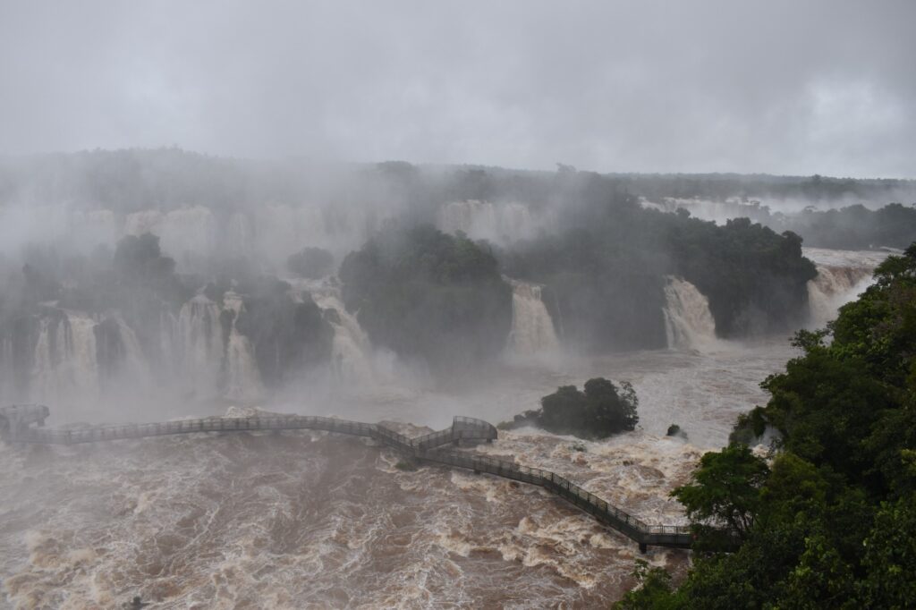 Vazão das Cataratas do Iguaçu ultrapassa 7,8 milhões litros d’água por segundo; VÍDEOS