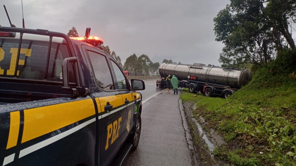 Acidente com caminhão-tanque mata duas pessoas na BR-277