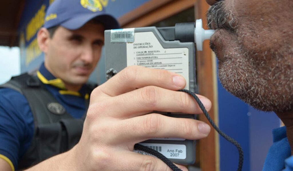 Rodovias do Paraná têm reforço no policiamento no feriado de Ano Novo