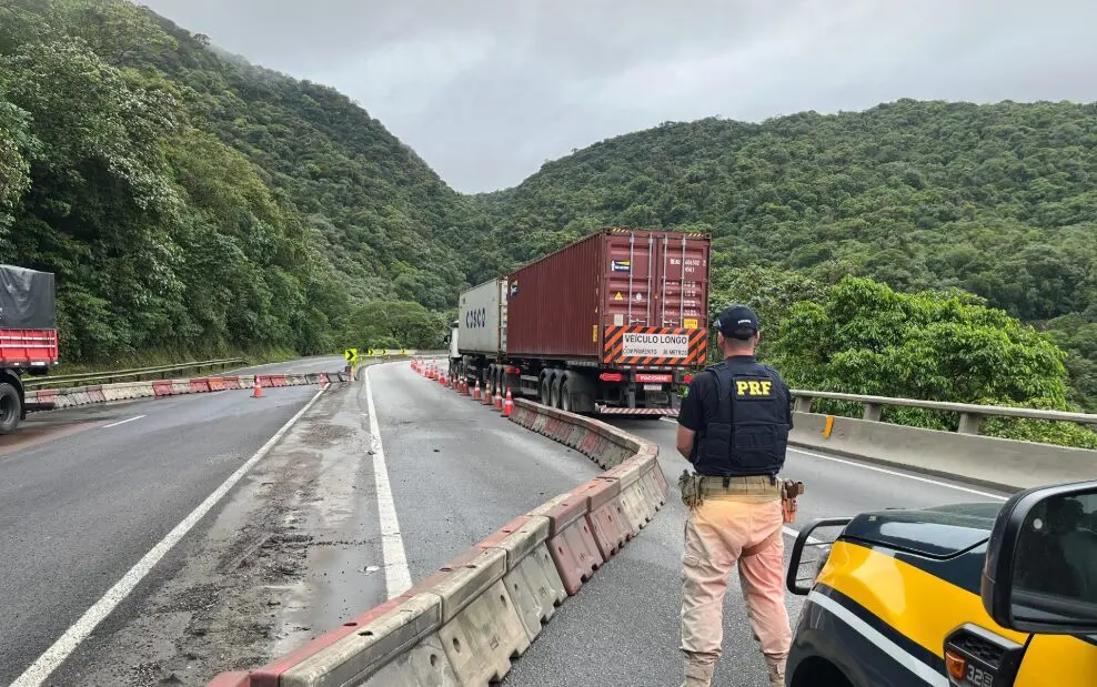 Chuva interdita parcialmente a BR-277, no sentido Litoral do Paraná