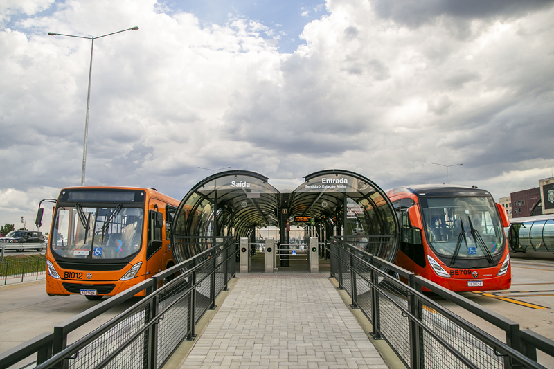 Prefeitura conclui obras em estações-tubo na Linha Verde