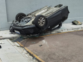 Polícia descarta racha como causa de acidente que partiu carro ao meio na Avenida das Torres