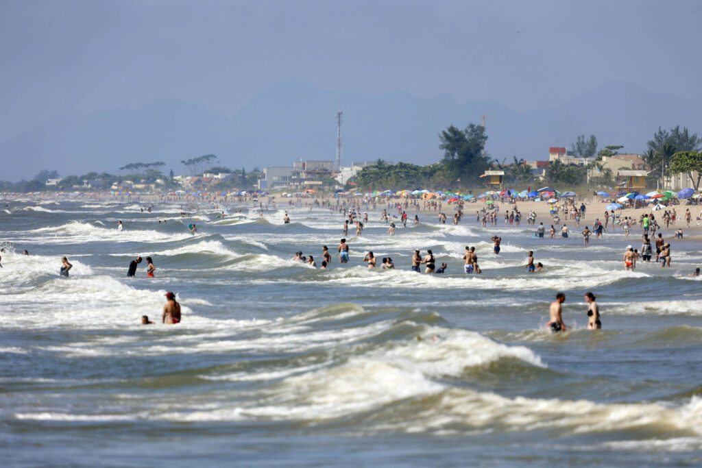 Quase 30% das praias do Paraná estão impróprias para banho