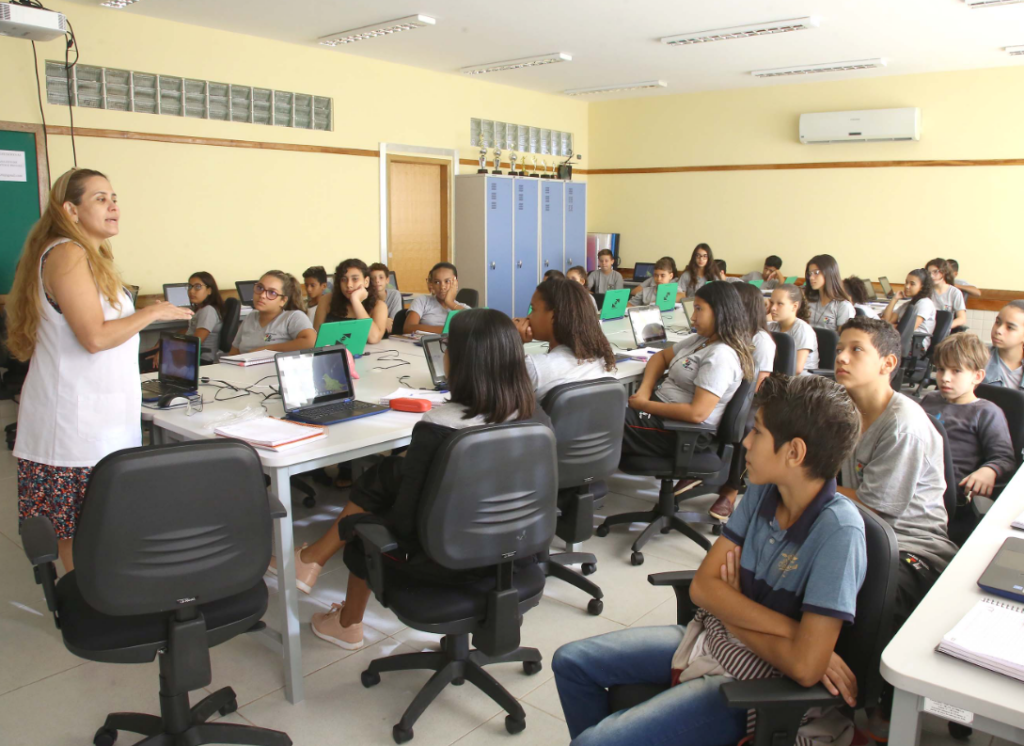 Programa Parceiro da Escola: destino de 177 colégios estaduais está em votação