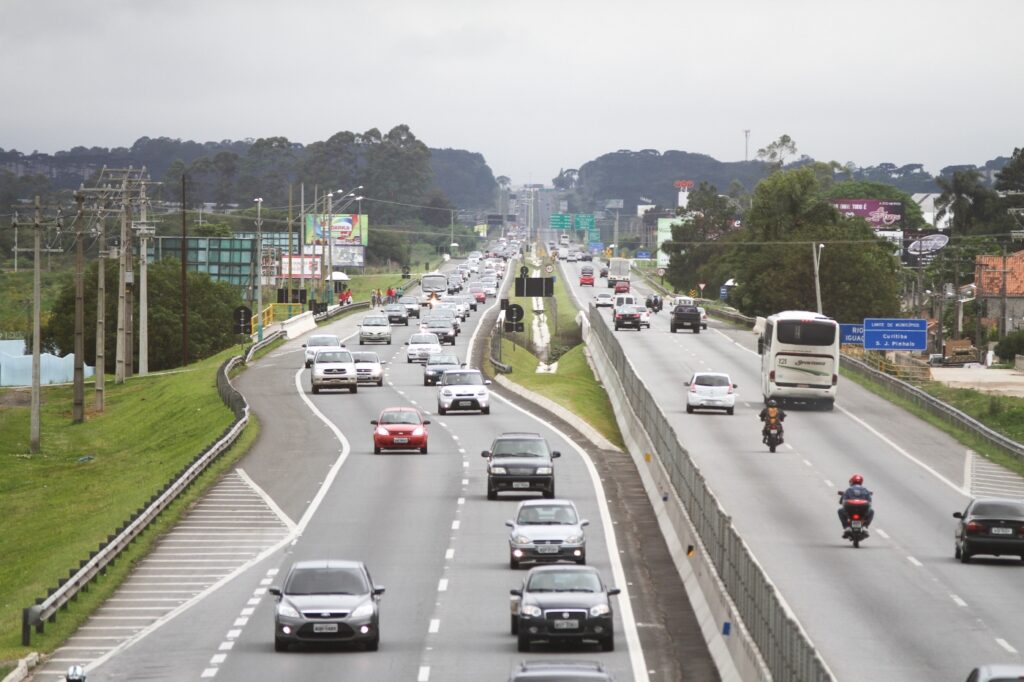 Motoristas encaram congestionamento nas rodovias para o Litoral e Santa Catarina