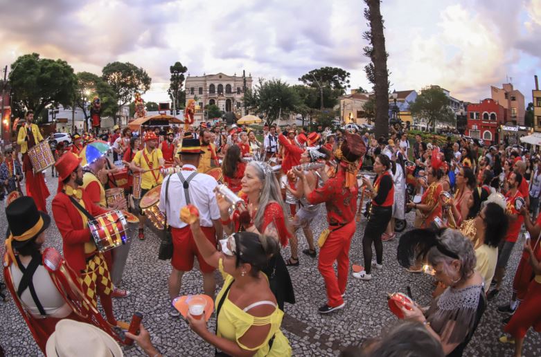 Atuação de ambulantes no Carnaval de Curitiba será testada neste fim de semana