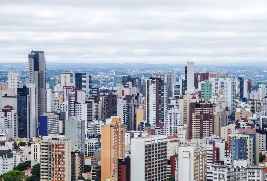 Curitiba terá domingo nublado e com máxima de 21°C