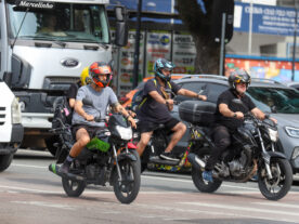 Faixa-exclusiva-para-motos-em-Curitiba-Entenda-a-proposta-scaled.jpg