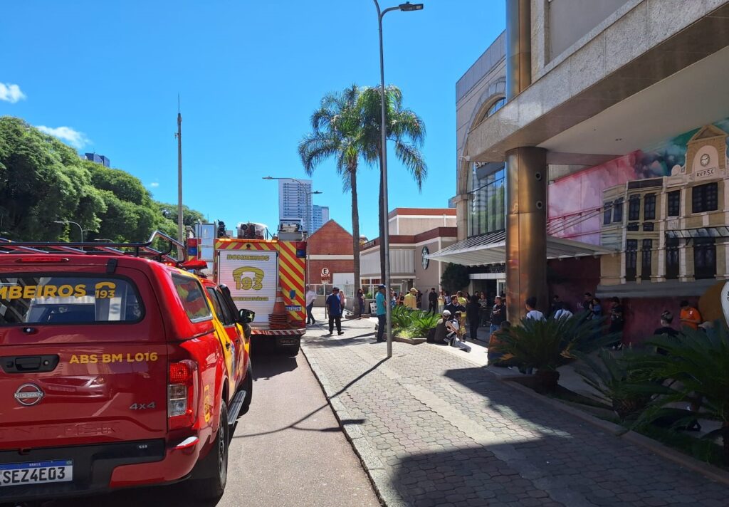 Homem cai de aproximadamente 30 metros no Shopping Estação