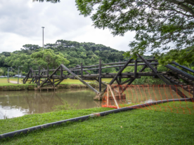 Ponte de madeira do Parque Barigui é interditada; veja motivação