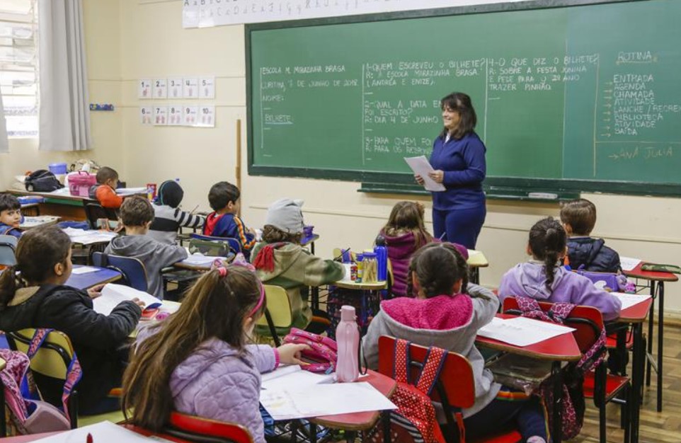 Prefeito de Curitiba prorroga concursos públicos por dois anos; veja quais!