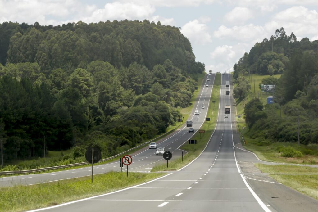 Lula anuncia recursos para obras em rodovias do Paraná