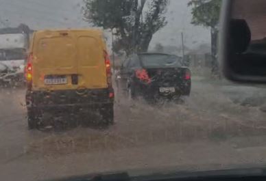 VÍDEO: chuva provoca alagamentos em Curitiba e na Região Metropolitana