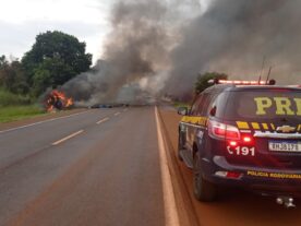 Veículos pegam fogo em grave acidente na BR-369, em Juranda