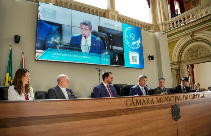 Vereadores eleitos são empossados na Câmara Municipal de Curitiba 