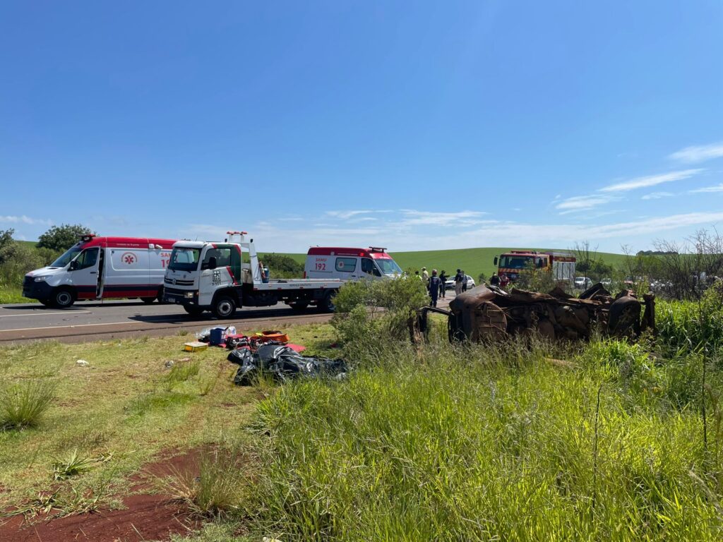 Grave acidente na BR-277 termina com três mortos e sete feridos