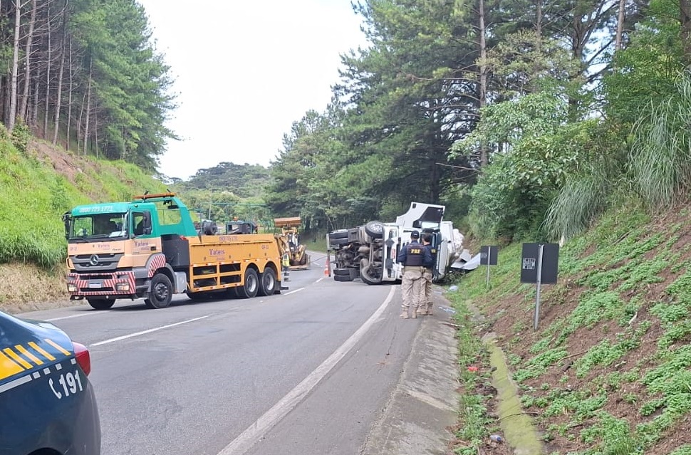 BR-376 é interditada após acidente em Tijucas do Sul