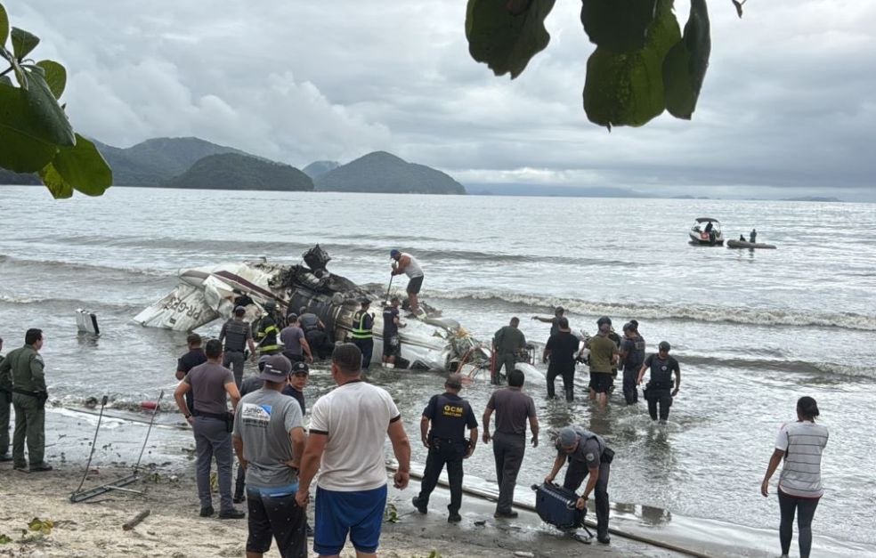 Avião cai em Ubatuba e deixa uma pessoas morta; vídeo