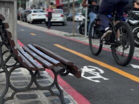 ciclovia banco em cima de ciclovia curitiba avenida erasto gaertner - Copia