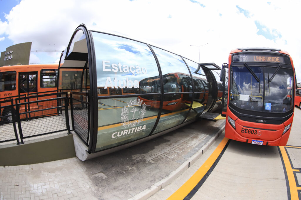 Prefeitura discute nova concessão dos ônibus de Curitiba