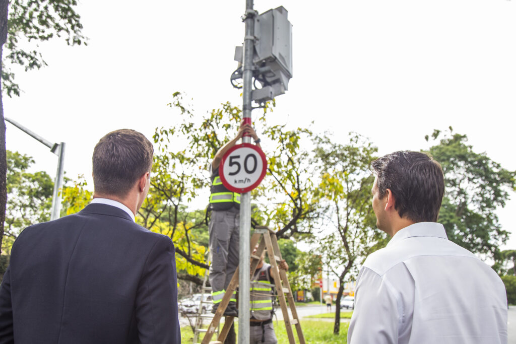 Curitiba adota nova sinalização dos radares