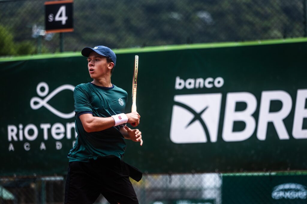 Vice-campeão mundial no tênis, jovem curitibano passa a treinar no Rio de Janeiro