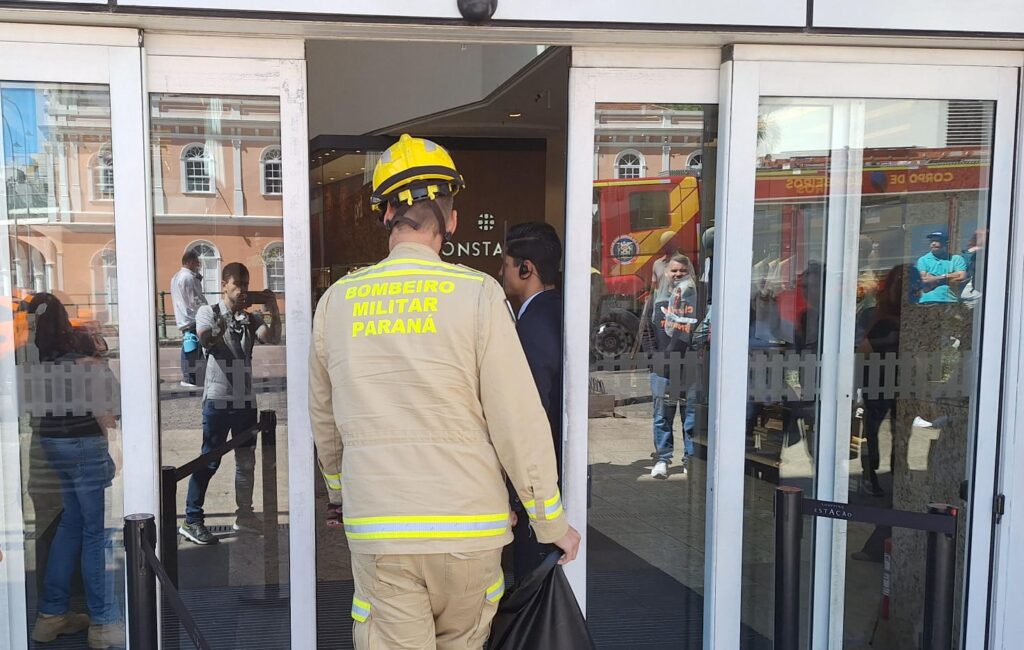 Morre homem que caiu do telhado do Shopping Estação