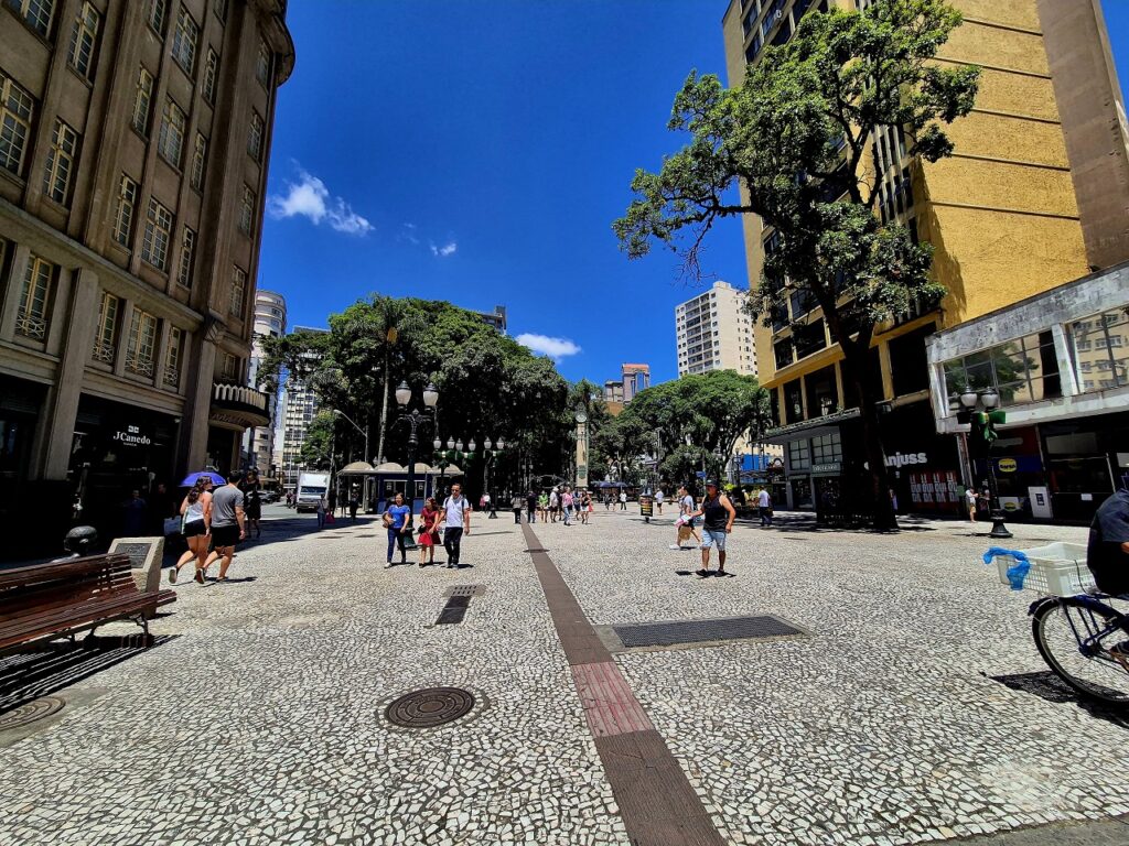 Terça-feira será de tempo estável e calor no Paraná; previsão