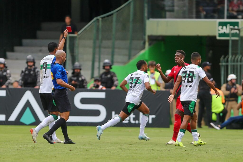 Caso vergonhoso de racismo no Coritiba